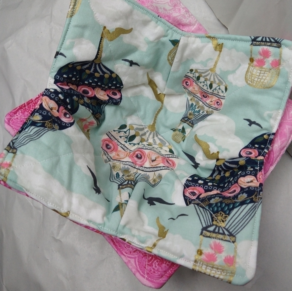 Hot air balloon with reversible pink heart 100 cotton fabric bowl cozy. Handmade
